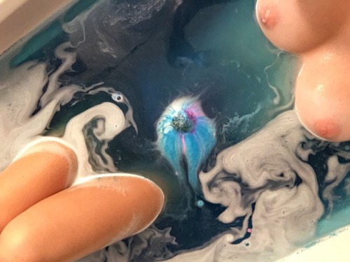 who-areyou-inside: Bath time is my favorite time