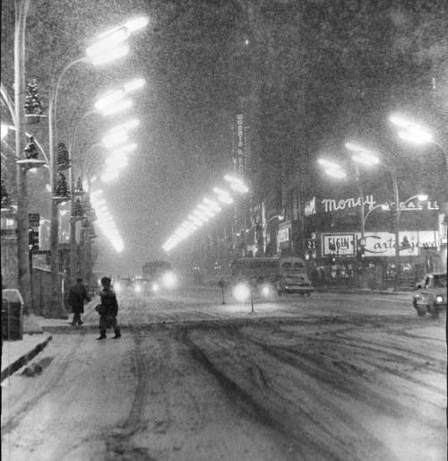 route22ny:  Looking south on State Street from Randolph Street in Chicago in February 1965.  Photo by Jack Dykinga.