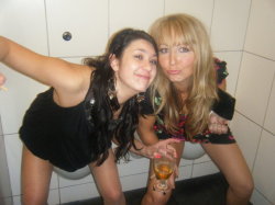 urinalchicks:  Fun @ the urinals Part III