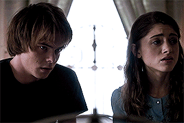 elshopper:top fifteen stranger things relationships (as voted by my followers) ★ ↳12. jonathan byers