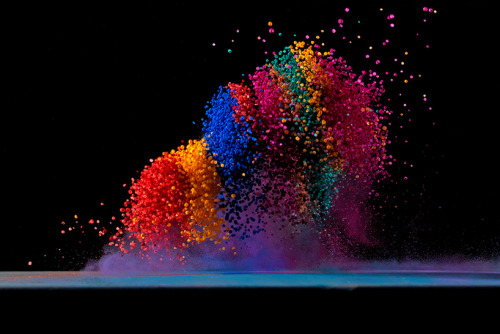  Dancing Colors (by Fabian Oefner) The sculptures that you see on the images exist only for a fraction of a second, which consists of normal salt, colored with pigments. The salt is placed on a thin foil of plastic which is wrapped on top of a speaker,