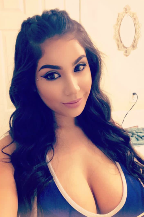selfysgalore:  Slutty little thing