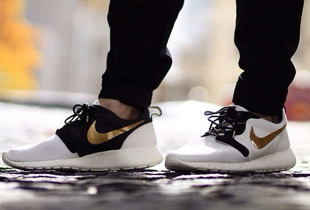 EXCESIVE SHOES — Nike Roshe Run Gold 