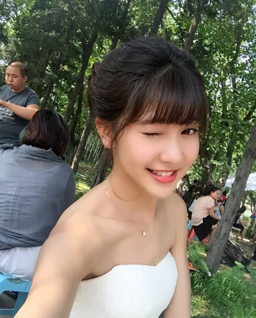 网络极品清纯美妞兮大大最全合集大礼包 清纯外表下面仍然有颗骚动的心 最终还是沦为了土豪的玩物 可惜