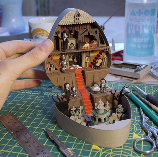 vixenofcourse: spookyloop:    Addams Family ‘Polly Pocket’ House, made from paper and sculpey by Adeena Charlotte Grubb (@adeenagrubb)  @zombeesknees 