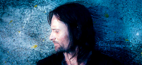 leeeeeeeeeegooooooooolaaaaaaaaas:Aragorn smacking Gimli for snoring in Lothlórien is one of my favor