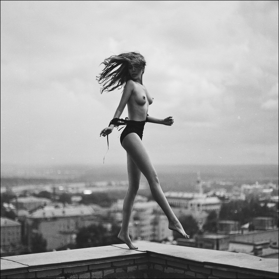 blootje:  Nude by -Tolmatsky- 500px: http://500px.com/photo/41469656 