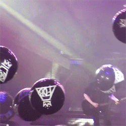xuexun-deactivated20150925: Patrick vs. Balloons [x]
