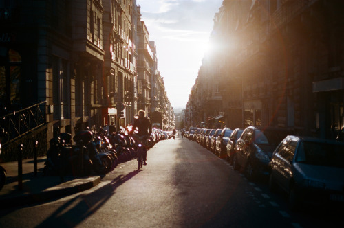 hellanne:  Sunny days in Paris by Robert Black