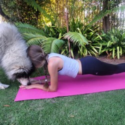 love-health-workout:onefitmodel:fit-beyond-measure:  Was planking when this little poop came to give me some lovin 🐶  This is the cutest  I READ THAT COMMENT WITHOUT SEEING THE PICTURE I WAS VERY CONFUSED 