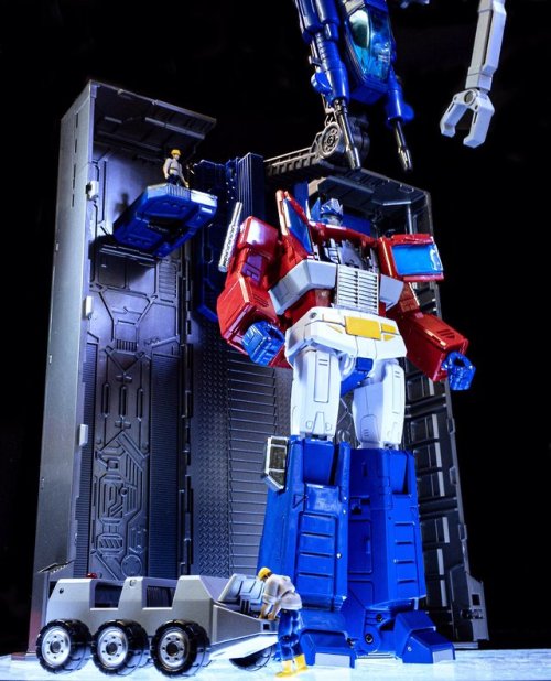 aeonmagnus: Transformers Masterpiece MP-44 Convoy (Optimus Prime)