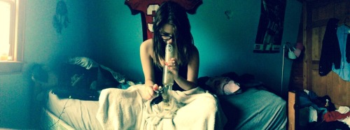 flyindutchmaster:  Does it get any better than the beautiful love of your life ripping a bong in your bed on Sunday morning? 