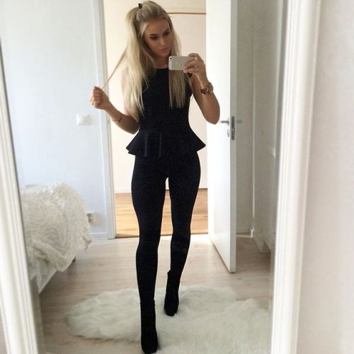 ANNA NYSTROM stunning GORGEOUS LEGGINGS MODEL