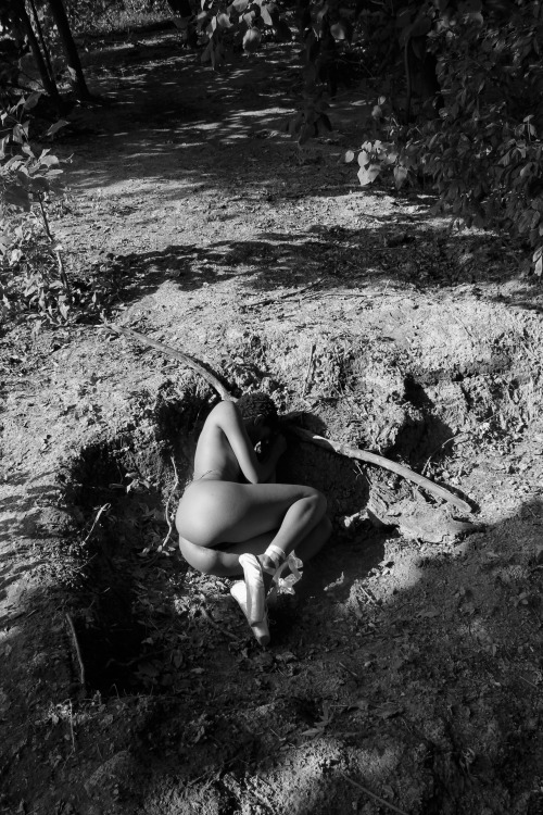 dianamsphotography:  “Untitled” Photographer - Diana M. SchenkelModel - http://louisediamond.tumblr.com/ PLEASE LEAVE ALL THE NOTES IF YOU REBLOG PLEASE AND THANK YOU <3