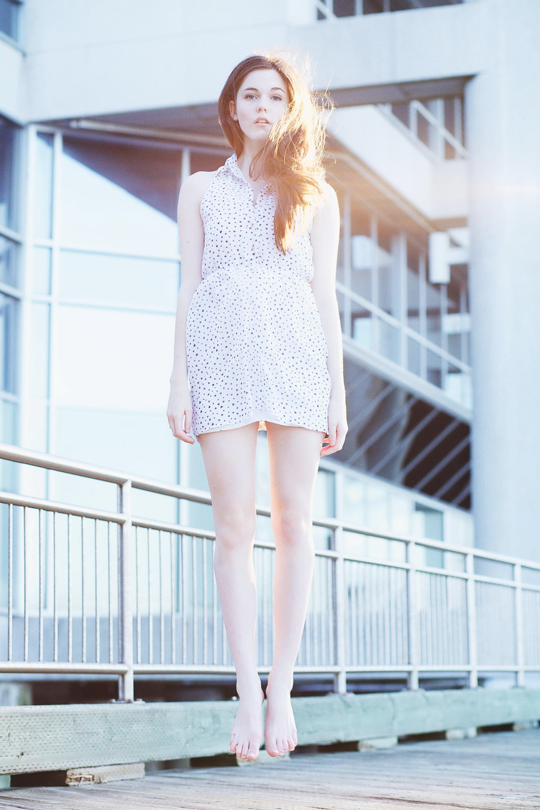 axility:  Meghan can levitate | © Photographer | AXLT