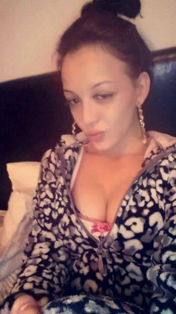 ukstreetslags:  She’s a real chavi slag  Id Smash Her To Bits!