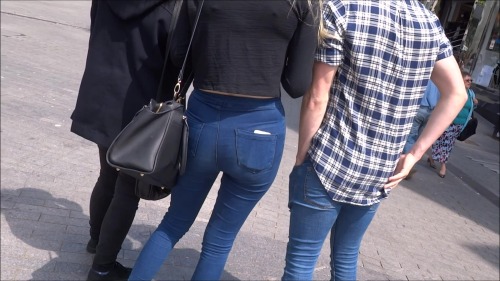streetscenesuk: Candid video of a sexy blonde in some nice tight jeans. mega.nz/#!zIwRhY5b!