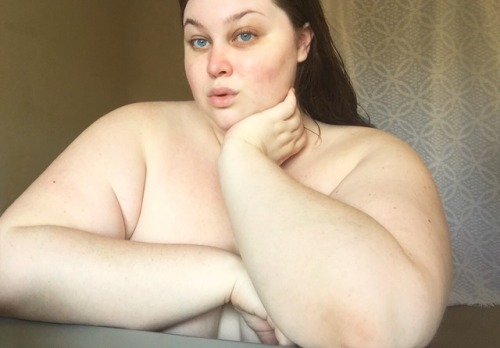 mamahorker: Discolored skin and a bare face feels just as sexy to me as fresh foundation and a drawn