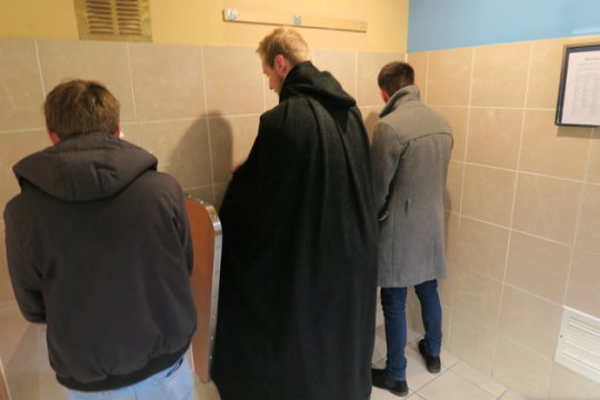 asthetikos: soloontherocks:   dongstomper:  trailerparkhardcore:  lycoteuthis:  so this dude invented “a device” to help shy dudes pee in public restrooms except it’s literally just a crushed velvet cape with suction cups on the hem  Suction warlock