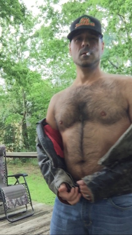 lederbruder: lederbruder: ronnieredneck: magnumdad: lederboss:  cumming up  Nice back view, front vi
