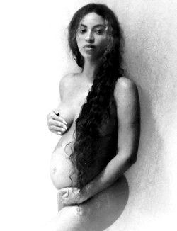 ruinedchildhood:  Girl turning into woman. Woman turning into mother. Mother turning into venus. © beyonce