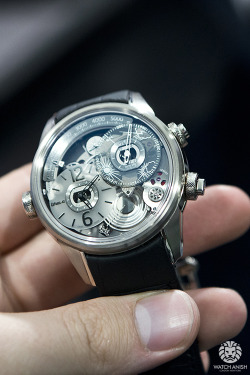 phillipnguyen:  watchanish:  Mechanical watch