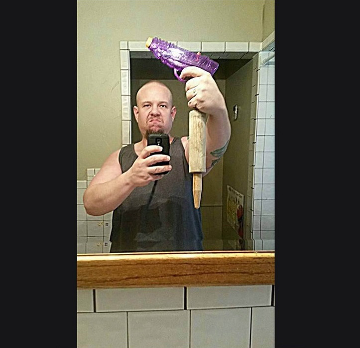 letthegaycommence: catchymemes:     When guns aren’t terrifying they are some of