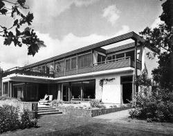 elarafritzenwalden: Single family house at Treeswijklaan Waalre, North Brabant, Netherlands; 1960-62 Hein Salomonson(photographs by Jan Versnel) see map | more information 1, 2 via “Informes de la Construcción: Volume 20, 199&quot; (1968) 