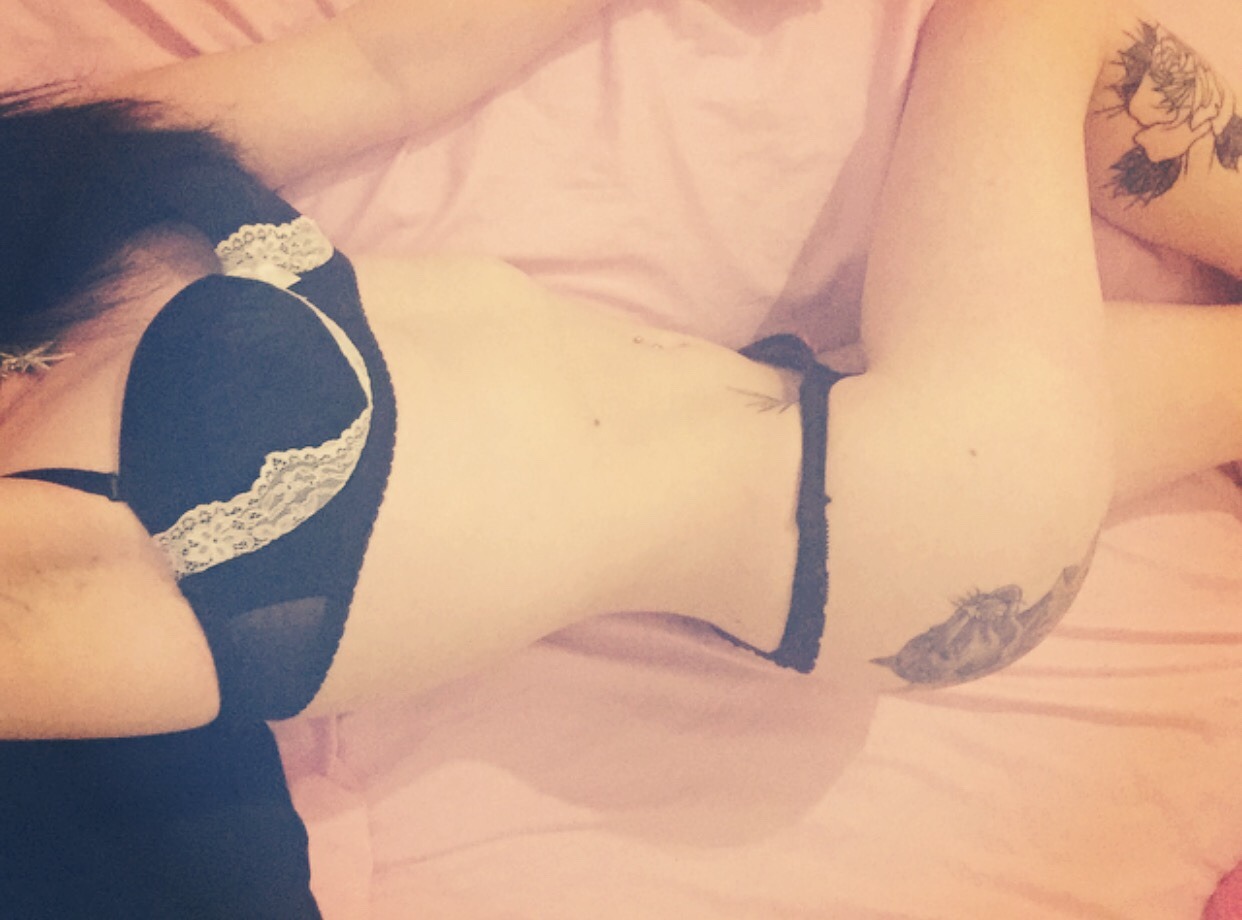 kokiriprincesss:  Someone come appreciate and show some loving to my bod 😘