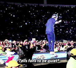 signedmalik:  Harry testing fans - Santiago, Chile.