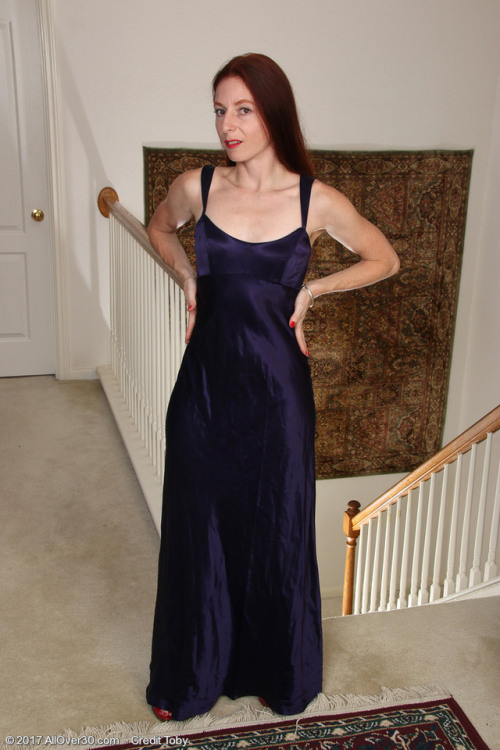 Hairy housewife Evane Nordstern