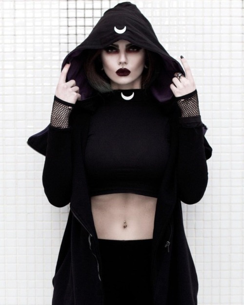 sinkingintothevoid:  rogueandwolf:Now you adult photos