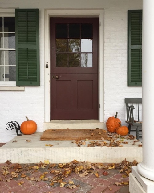 oldfarmhouse:Cozy Autumn Exterior https://instagram.com AutumnHouse