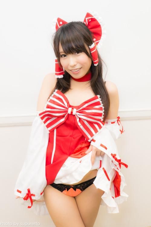 cosplaygirl:  「有村千佳」さん(東方Project 霊夢)【Twitter:chika_arimura】 | Flickr - Photo Sharing!