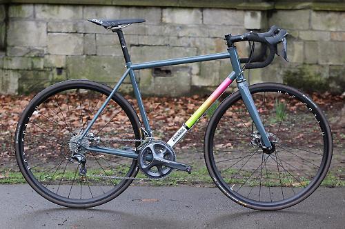 bikesandgirlsandmacsandstuff: (via Donhou DSS1 Signature Steel road bike review | road.cc)