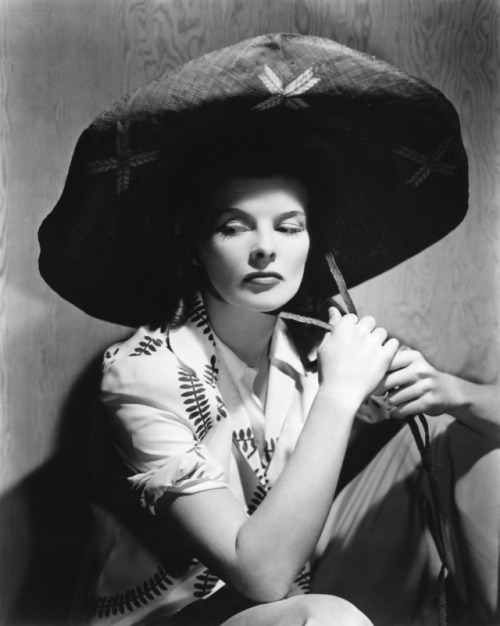 classichollywoodcentral:Katharine Hepburn