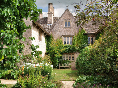  Kelmscott Manor, England (by Andrew S Brown)