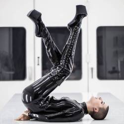 blackinkfoto:@maizeemazoku wearing a #latexcatsuit by @westwardboundlatex  (at NXT Industries)