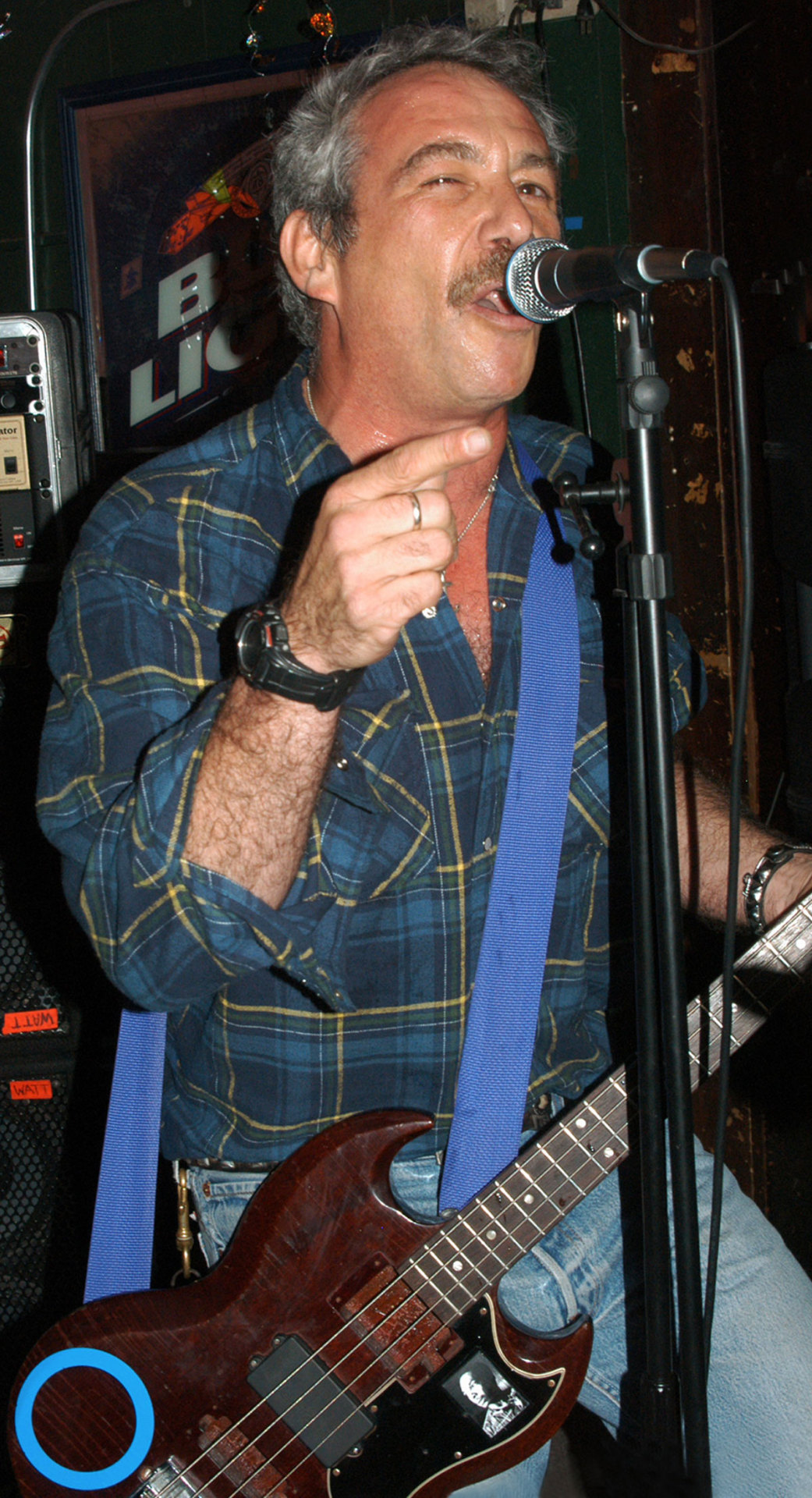 CRIMONY!
We don’t get played very much on the radio, but there is one man that has played our music in his radioshow from the beginning of our band and that is: mike watt. For all you people who do listen to mainstream radio: he the bassplayer of...