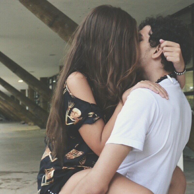 saveme-amazeme:  ツ  Smooches are yay!