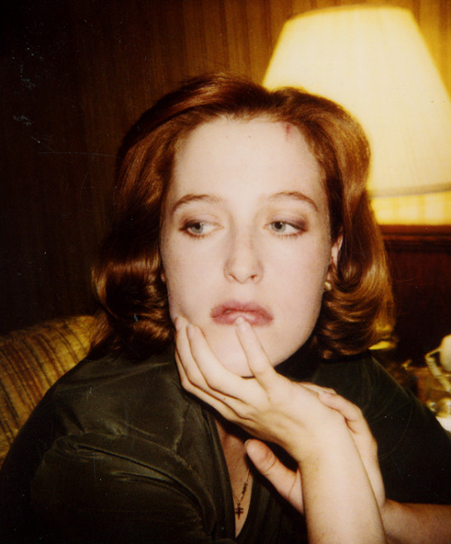 qilliananderson:Gillian Anderson on the set of The X-Files.