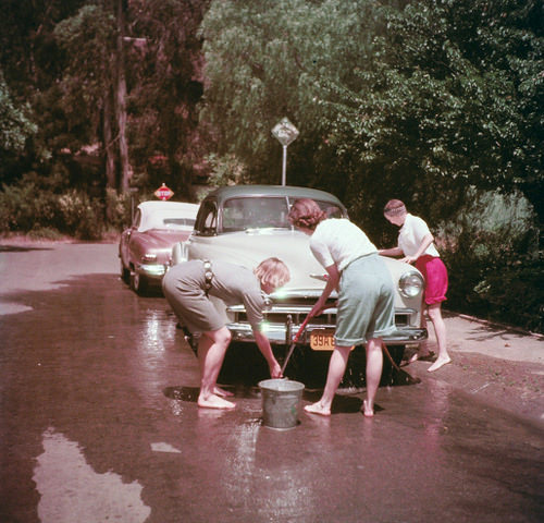 fyeahvintage-retro:  California Youth, 1951 © Loomis Dean 