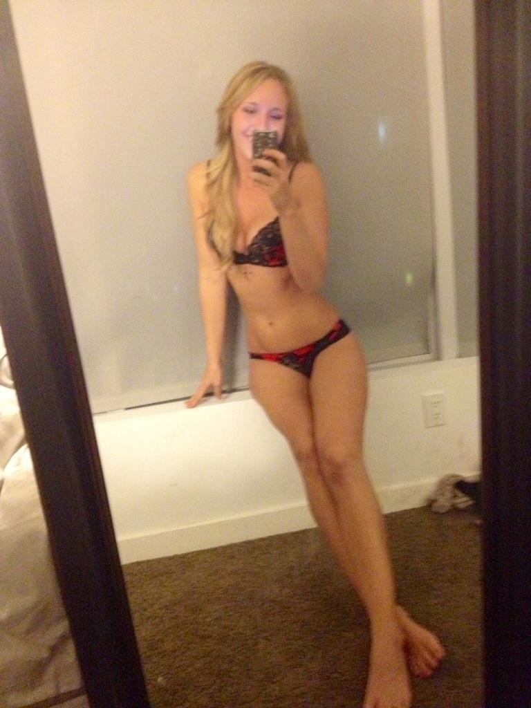 gingerbanks:  Follow my blog for more, and send me an ask to get my free cam details