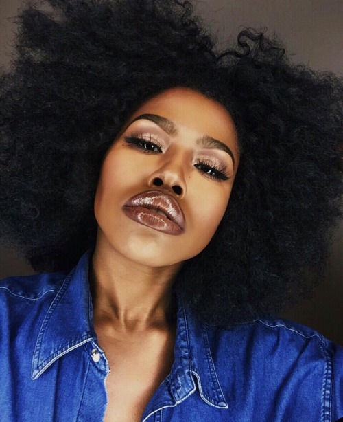 ananicola:  Yes   Them lips 😍