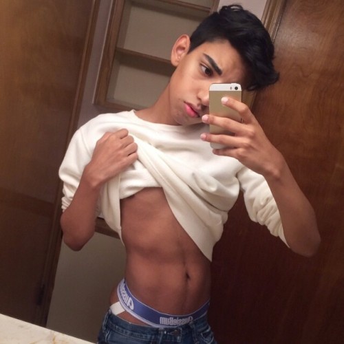c-elebutante:  help me find my chill (my undies are cute im so sorry)