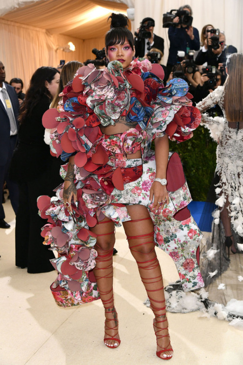 celebsofcolor:Rihanna attends the ‘Rei Kawakubo/Comme des Garcons: Art Of The In-Between’ Costume In