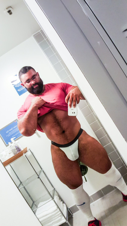 noodlesandbeef:  innerbear I’m a little late, but does this qualify for #ThickThighThursday?  Goals