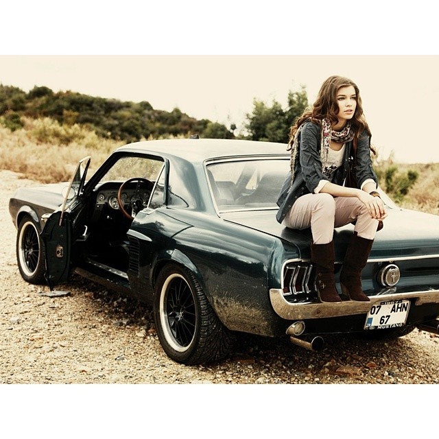 Ford mustang girls