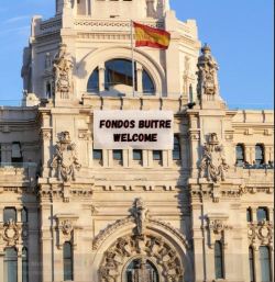   @GobernoAlem  Ya hay nueva pancarta en el Ayuntamiento de Madrid.    