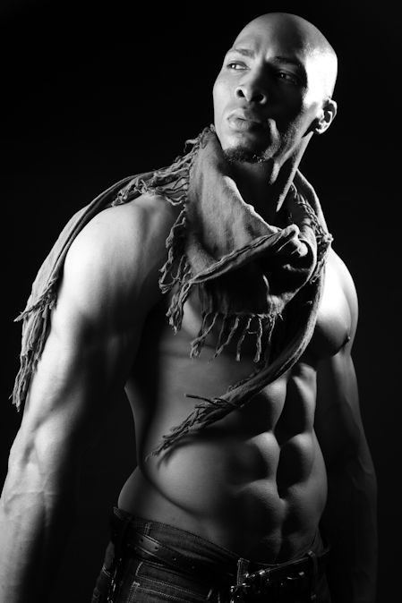 dominicanblackboy:  Gorgeous body Tim McClellan posted in the mirror wit all that